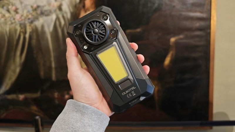 MWC 2026’s most bizarre phone can start fires (on purpose)