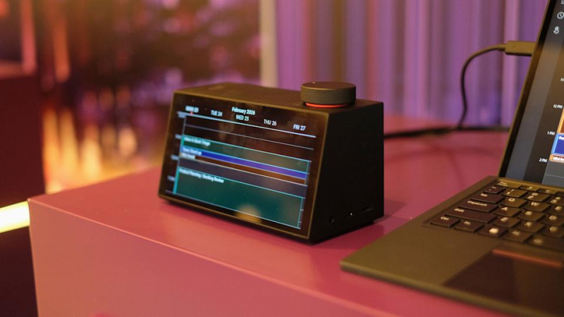 Lenovo's robot concept can help you digitally sign documents (and maybe annoy coworkers)