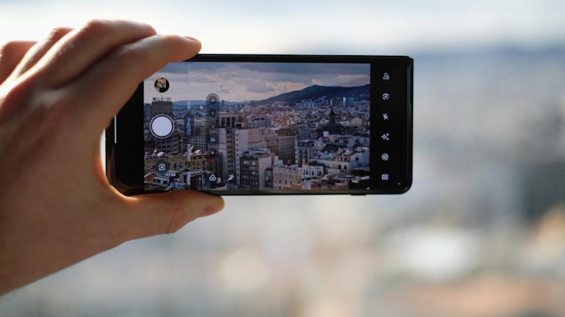 Motorola Razr Fold hands-on at MWC 2026: Bright screens, inside and out