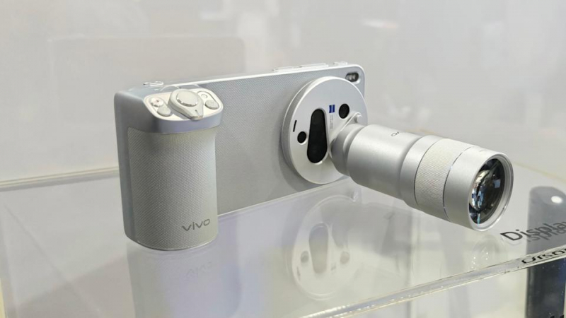 Vivo's X300 Ultra goes global and gets a huge 400mm Zeiss telephoto lens