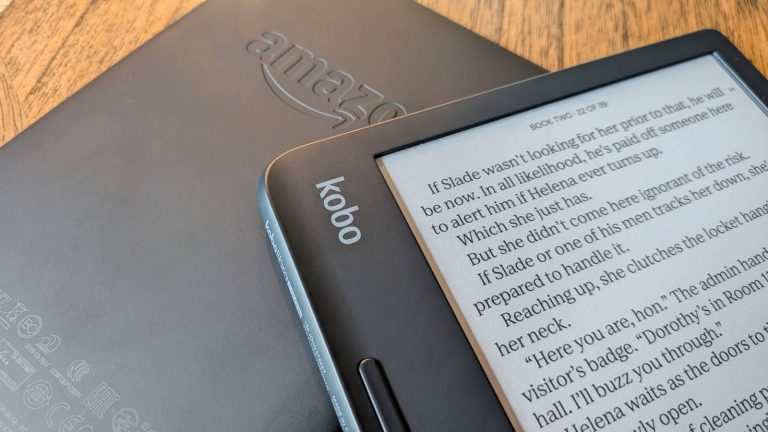 kobo-vs-kindle-on-wood-table-2