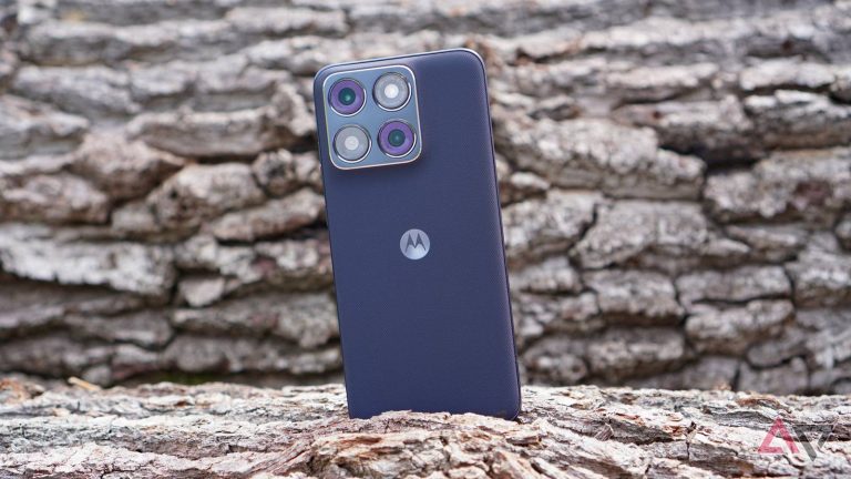 moto-edge-70-fusion-back-angle