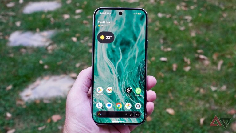 pixel-10-pro-xl-screen-hand