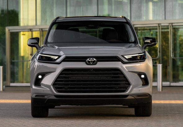 2026_toyota_grand-highlander_nightshade_cement_006