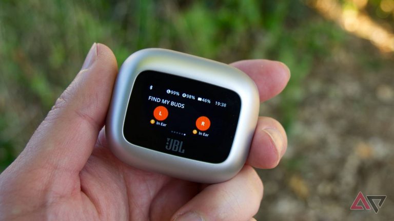 jbl-live-beam-3-case-in-hand-with-find-my-buds-screen