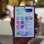 samsung-galaxy-z-fold-8-closed-screen