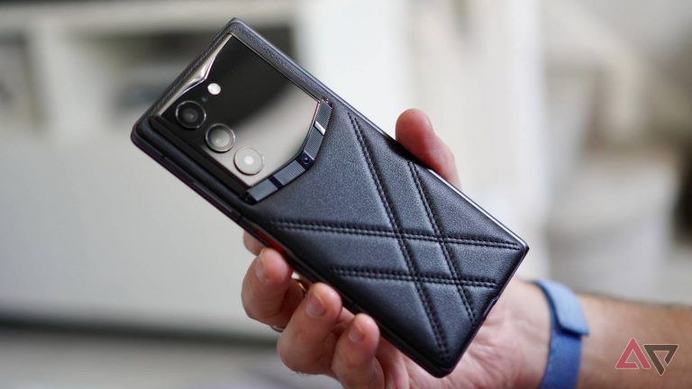 vertu-alphafold-hand-closed
